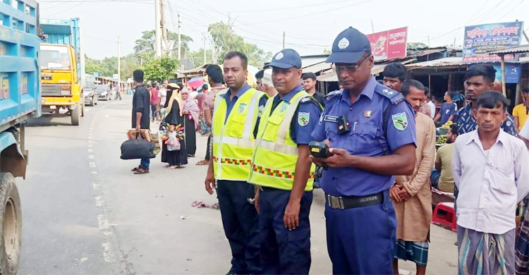 পদ্মা সেতু: থ্রি-হুইলার বন্ধে হাইওয়েতে পুলিশ