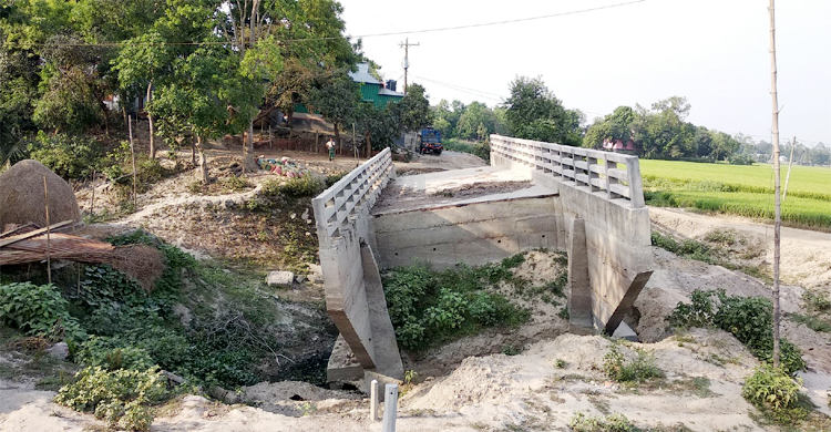 নির্মাণের ২ বছরে হেলে পড়ে কালভার্ট, এবার ব্রিজ নির্মাণের প্রস্তাব