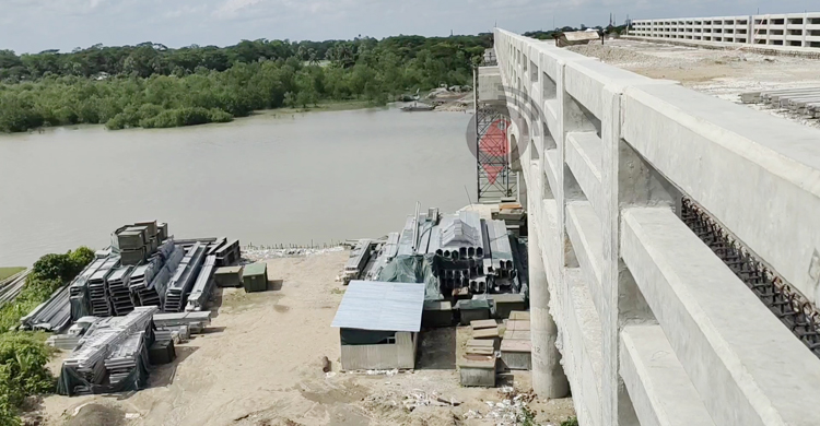 হেলেদুলে চলছে লোহালিয়া সেতুর নির্মাণকাজ