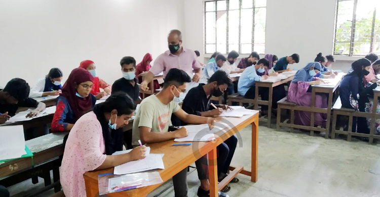 সাত কলেজের বিজ্ঞান অনুষদের ভর্তিপরীক্ষা শুরু