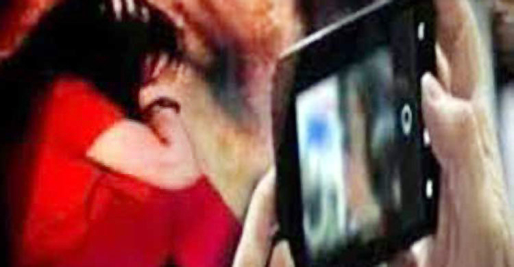 প্রেমের প্রস্তাবে রাজি না হওয়ায় স্কুলছাত্রীর আপত্তিকর ছবি ফেসবুকে