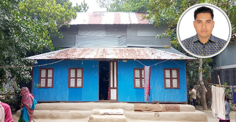 বিয়ের দাবিতে ছাত্রলীগ নেতার বাড়িতে তরুণীর অনশন