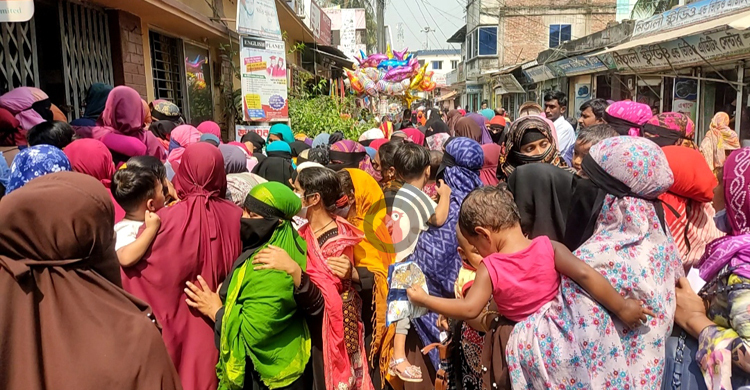 মাতৃত্বকালীন ভাতা নিতে এসে ভোগান্তিতে মায়েরা