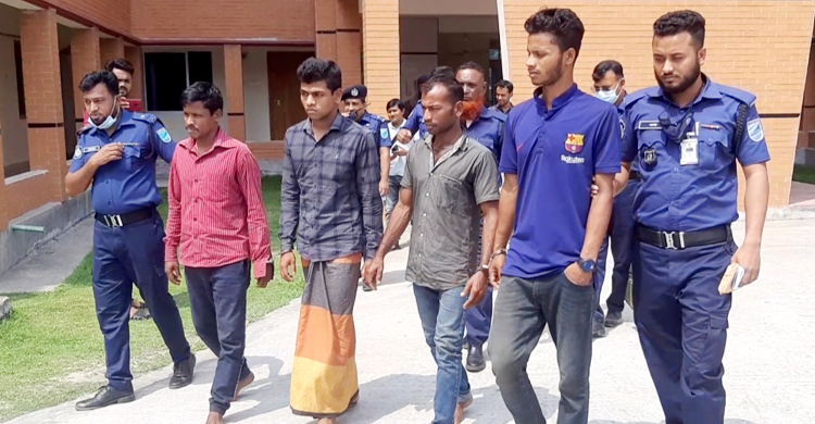 ১১ ড্রাম সয়াবিন তেল চুরির ঘটনায় গ্রেফতার চার