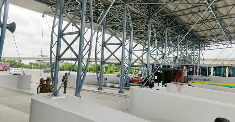 পদ্মা সেতু হয়ে কর্মস্থলে ফিরছে মানুষ, গাড়ির চাপ নেই টোলপ্লাজায়