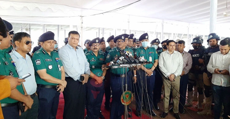 Only umbrellas, prayer mats allowed at Jatiya Eidgah: DMP