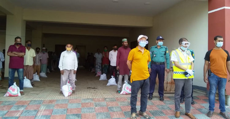 ২০০ নৈশ প্রহরীকে শাহপরান থানা পুলিশের ঈদ উপহার