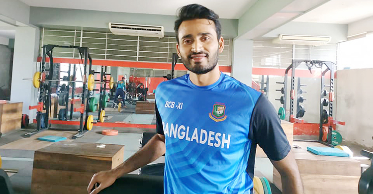 মায়ের চিকিৎসার খরচ জোগাতে খেলার আকুতি শাহাদাত রাজীবের