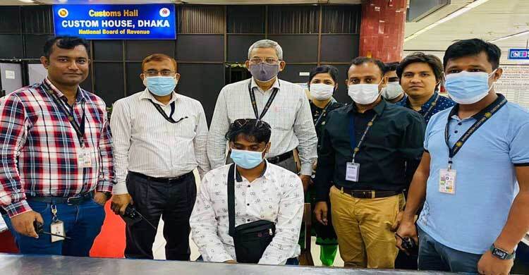 শাহজালালে সৌদিফেরত যাত্রীর ব্যাগে মিলল সোয়া ২ কোটি টাকার স্বর্ণ
