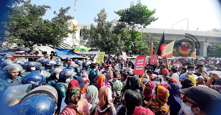 চাকরির বয়স বৃদ্ধিসহ ৪ দাবিতে শাহবাগে লাগাতার কর্মসূচি