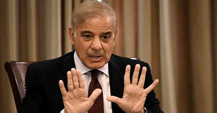 গায়ের জামা বিক্রি করে হলেও জনগণকে কম দামে আটা দেবো: শাহবাজ শরিফ