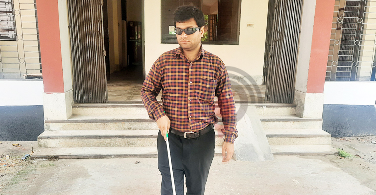 ‘ডাটা এন্ট্রির কাজ আমার সঙ্গে যায় না, প্রশিক্ষক হিসেবে চাকরি চাই’