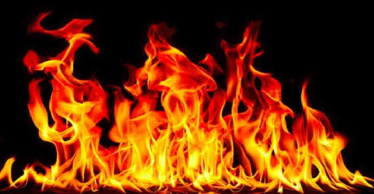 মাতাল শ্বশুরের দেয়া আগুনে সন্তানসম্ভবা পুত্রবধূর মৃত্যু