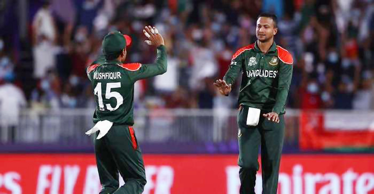 সাকিবের জোড়া উইকেটে ম্যাচে ফিরলো বাংলাদেশ
