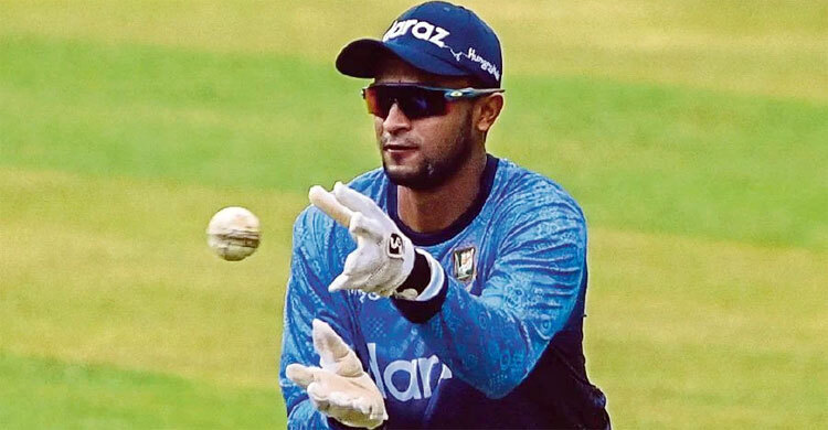 ২০ জনের দলে ফিরলেও খেলতে পারবেন তো সাকিব!