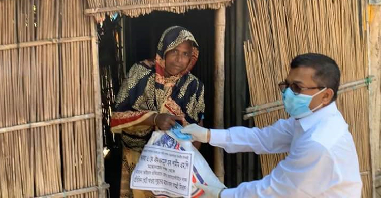 সাড়ে ১২ হাজার মানুষকে চাল-ডাল দিলেন শামীম