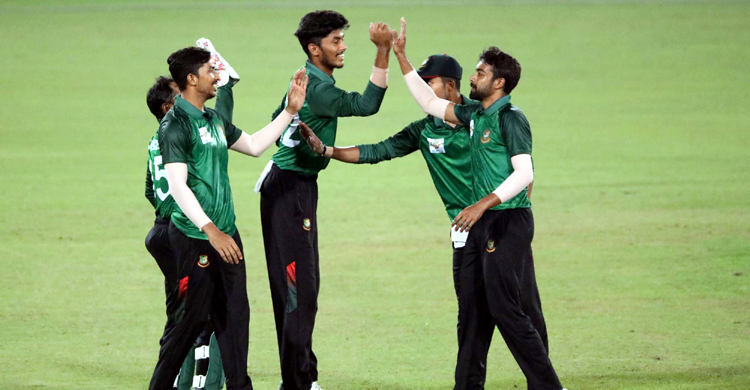 এবার শান্ত বাহিনীর কাছে লজ্জাজনক হার রিয়াদের দলের