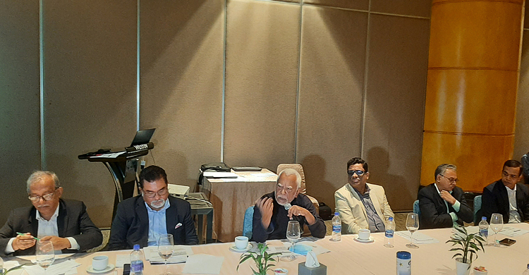 রুগ্ন কোম্পানি দিয়ে চলছে শেয়ারবাজার: আবু আহমেদ