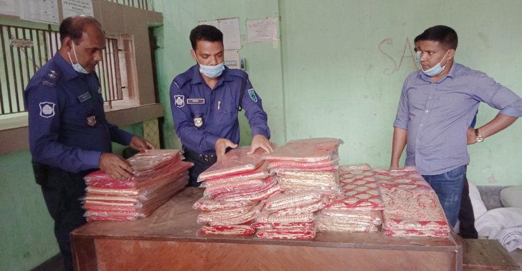 এসএ পরিবহনের কুরিয়ার সার্ভিসে ১৯৩ পিস ভারতীয় জামদানি শাড়ি উদ্ধার