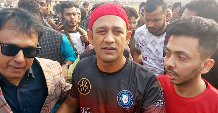 শরিয়তপুরে ব্যারিস্টার সুমনের খেলা দেখতে ফুটবলপ্রেমীদের ভিড়