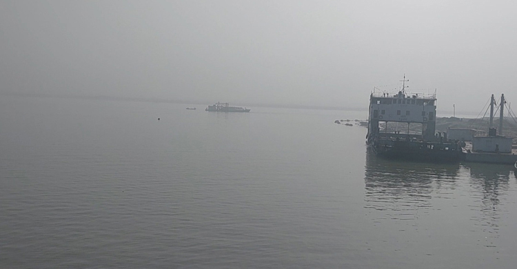 ঘন কুয়াশায় বন্ধ শরীয়তপুর-চাঁদপুর নৌরুটে ফেরি চলাচল