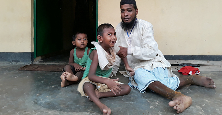 সরকারি ঘর পেয়ে খুশি দুর্ঘটনায় জীবিকা হারানো ফিরোজ