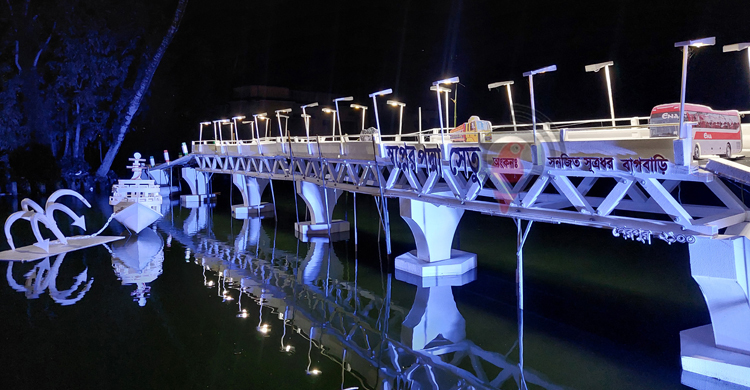 শেরপুরে পূজামণ্ডপে পদ্মা সেতু, দর্শনার্থীদের ভিড়