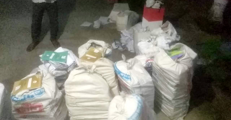 শেরপুরে মাধ্যমিকের ১৭ বস্তা বই উদ্ধার, আটক ১