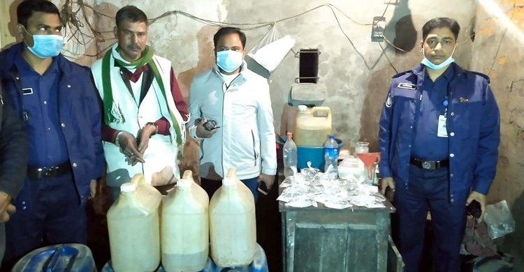 চোলাই মদ তৈরির কারখানায় অভিযান