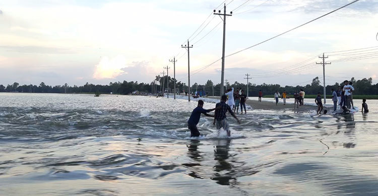 বন্যার পানির নিচে শেরপুর-জামালপুর মহাসড়ক