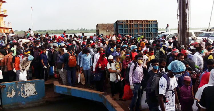 কাঁঠালবাড়ী ঘাটে ঘরমুখো যাত্রীদের ঢল