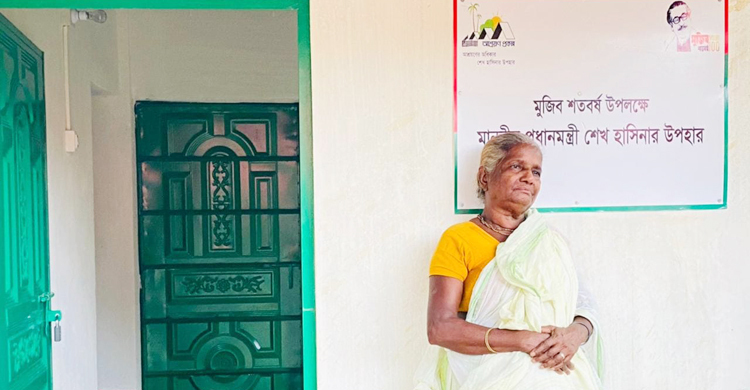 ঘর পেয়ে কাঁদলেন বীরাঙ্গনা শিলা, অশ্রুসিক্ত প্রধানমন্ত্রীও