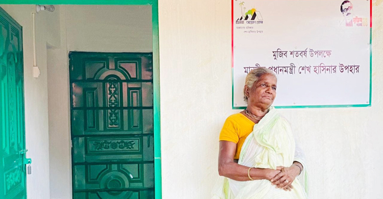 বীরাঙ্গনা শিলা গুহ থাকেন না প্রধানমন্ত্রীর উপহারের ঘরে