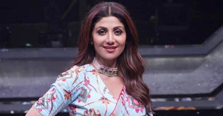 ভাঙা পা নিয়েই শরীরচর্চায় মগ্ন শিল্পা শেঠি!
