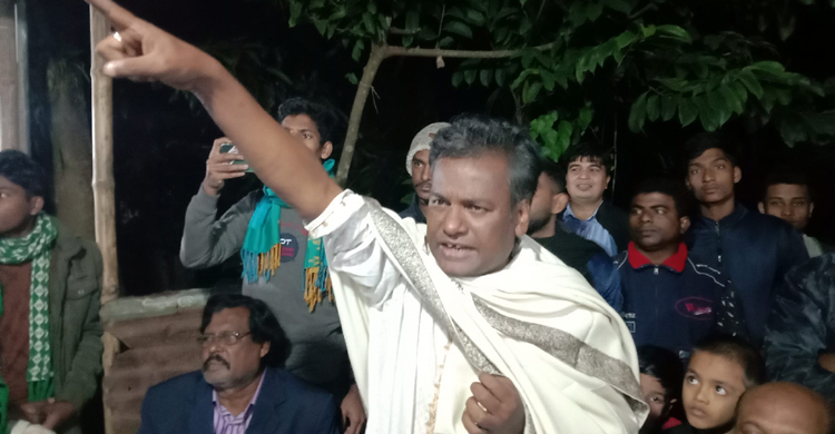 বিদ্রোহীর সঙ্গে ‘সন্ত্রাসী-ডাকাত’, আতঙ্কে ভোটাররা