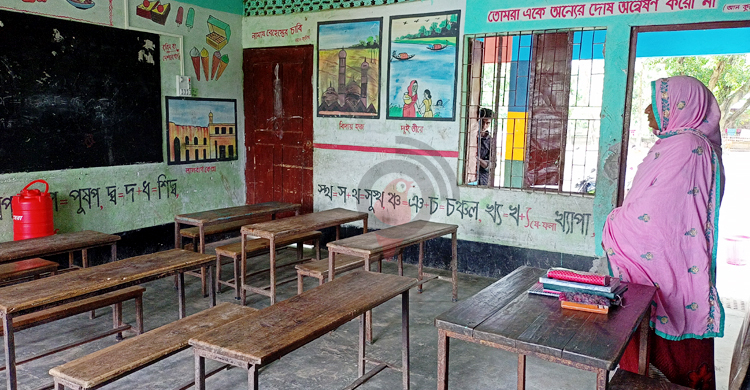 শিক্ষক আছে শিক্ষার্থী নেই!