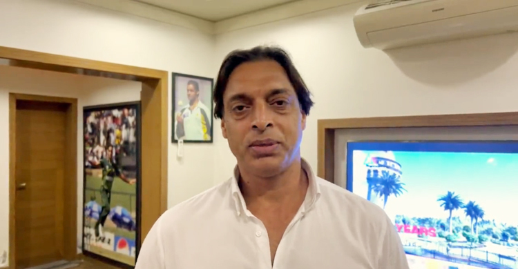 কেন লাইভ অনুষ্ঠানের মাঝপথেই বেরিয়ে গেলেন শোয়েব?