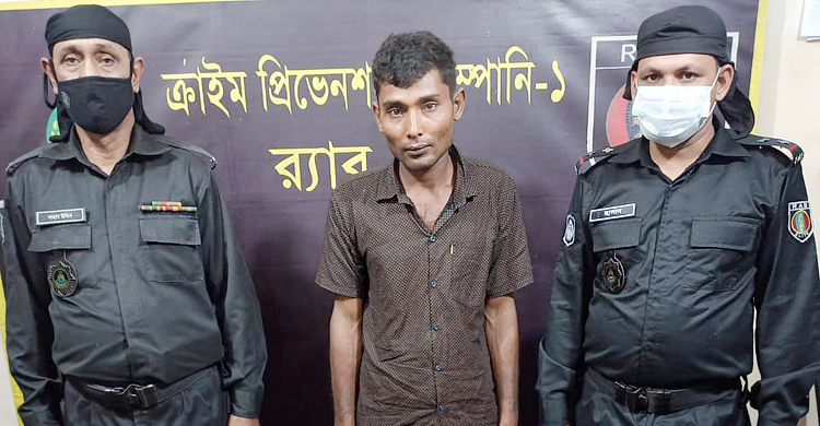 বালিশের ভেতর ৬০ লাখ টাকার হেরোইন