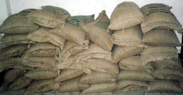 সরকারি চাল আত্মসাৎ করে বেশি দামে বিক্রি, ডিলার গ্রেফতার