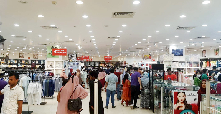 অভিজাত বিপণিবিতানে জমে উঠেছে ঈদ কেনাকাটা