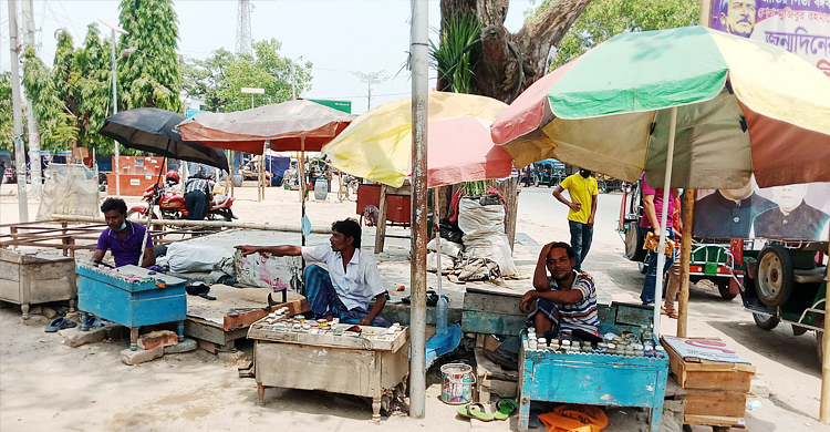 তাদের মুখের হাসি কেড়েছে লকডাউন