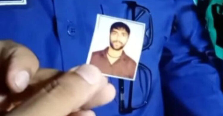 ডোনা সীমান্ত থেকে উদ্ধার জিনিসপত্র এসআই আকবরের!