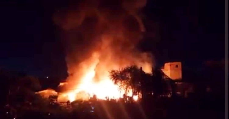 সিদ্ধিরগঞ্জে অগ্নিকাণ্ডে ঝুটের ৪ গুদাম পুড়ে ছাই