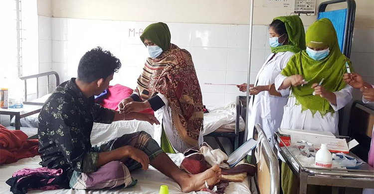 সুবিধাবঞ্চিতদের স্কুলে না যেতে শিক্ষক পরিবারের ওপর হামলা