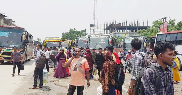 সিরাজগঞ্জ মহাসড়কে যাত্রীর চাপ, মিলছে না বাসের টিকিট