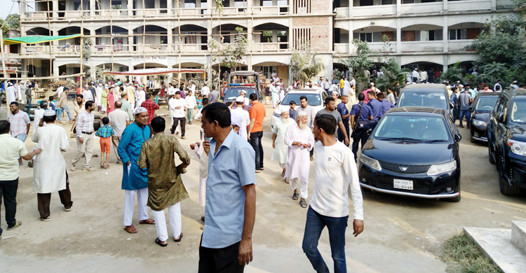 বার্ষিক পরীক্ষা বন্ধ রেখে আ.লীগ নেতার ভুরিভোজের আয়োজন