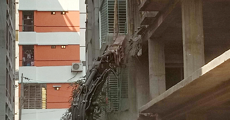 সিদ্ধিরগঞ্জে রাজউকের অভিযান, ভবন মালিকের ৩ লাখ টাকা জরিমানা