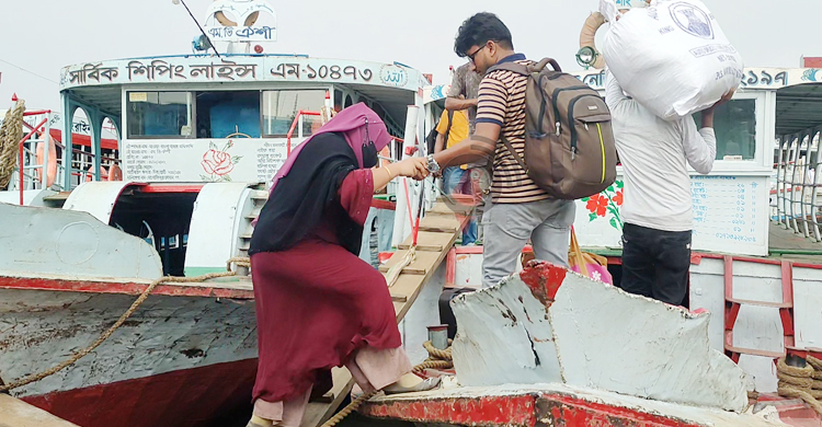 দুর্ভোগ এড়াতে আগেই বাড়ির পথে যাত্রীরা