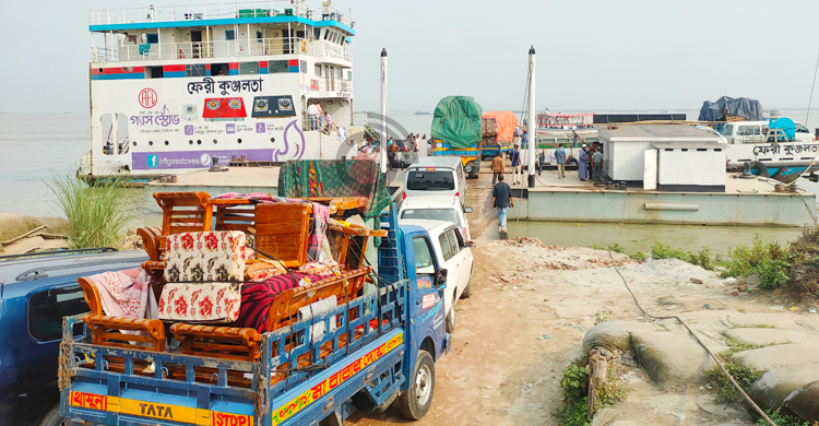 দুর্ভোগ এড়াতে আগেই বাড়ির পথে যাত্রীরা