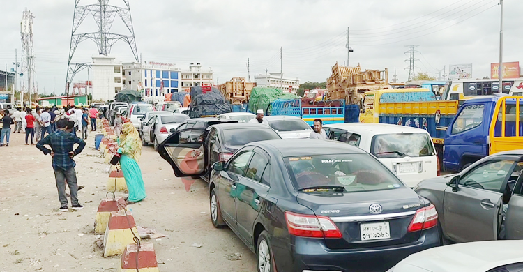 দুর্ভোগ এড়াতে আগেই বাড়ির পথে যাত্রীরা